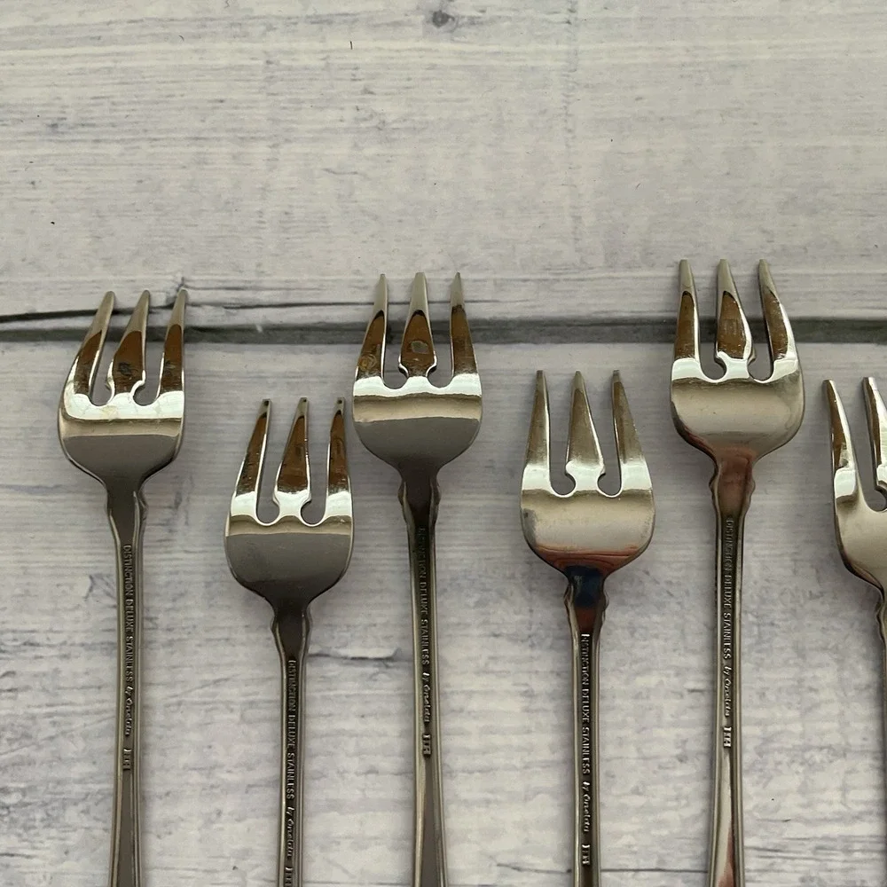 Oneida Distinction Deluxe HH VALERIE Stainless Flatware Cocktail Forks Set Of 10